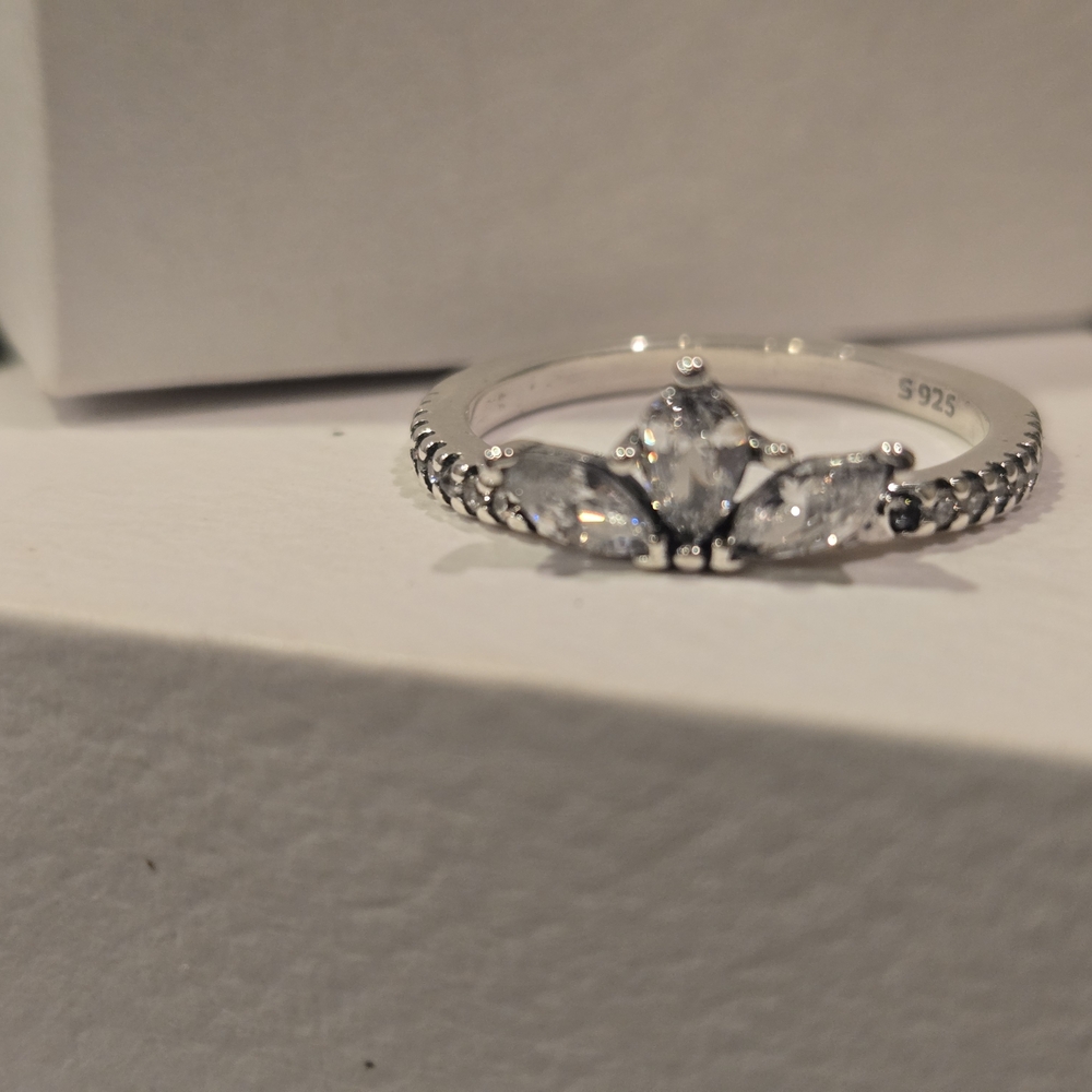 Elegant Silver Marquise Cut Ring